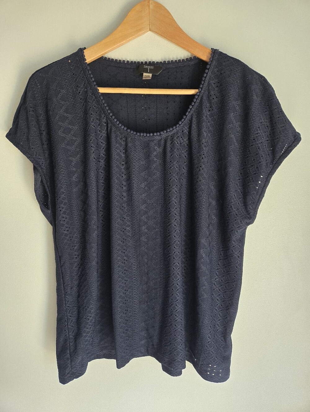 TAHARI Navy Eyelet Short Sleeve Scoop Neck Top